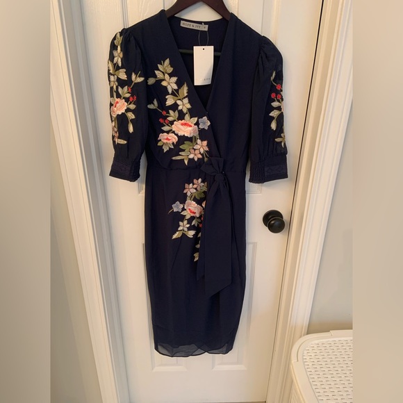 Hope & Ivy Neck Wrap Dress in Navy with Floral Embroidery and waist bow tie - Picture 3 of 6